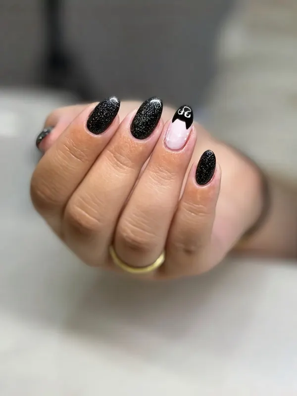 Black sparkle gel with a hand-painted cat accent
